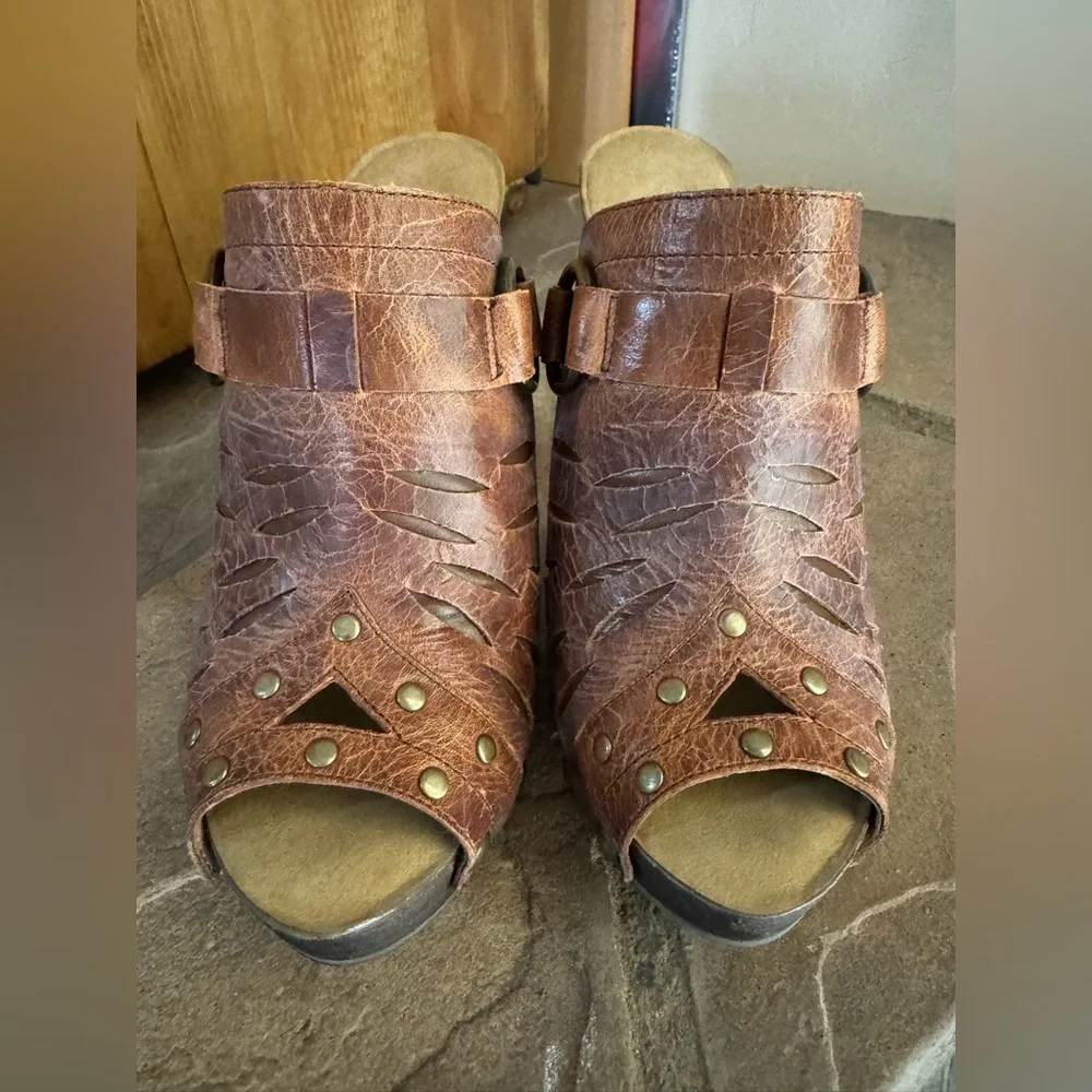 Woman’s clogs - Picture 2 of 5